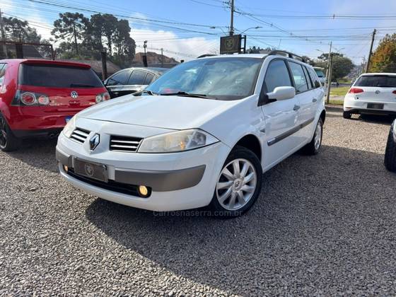 RENAULT MEGANE 1.6 DYNAMIQUE GRAND TOUR 16V FLEX 4P MANUAL RENAULT MEGANE 1.6 DYNAMIQUE GRAND TOUR 16V FLEX 4P MANUAL